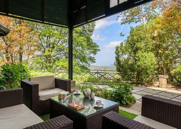 Stayvista At Padam Hill 3Br Pet Friendly Villa With Lawn At Kasauli