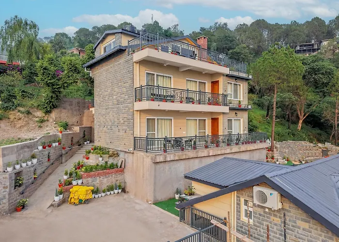 Elivaas Konifer Hillside Retreat